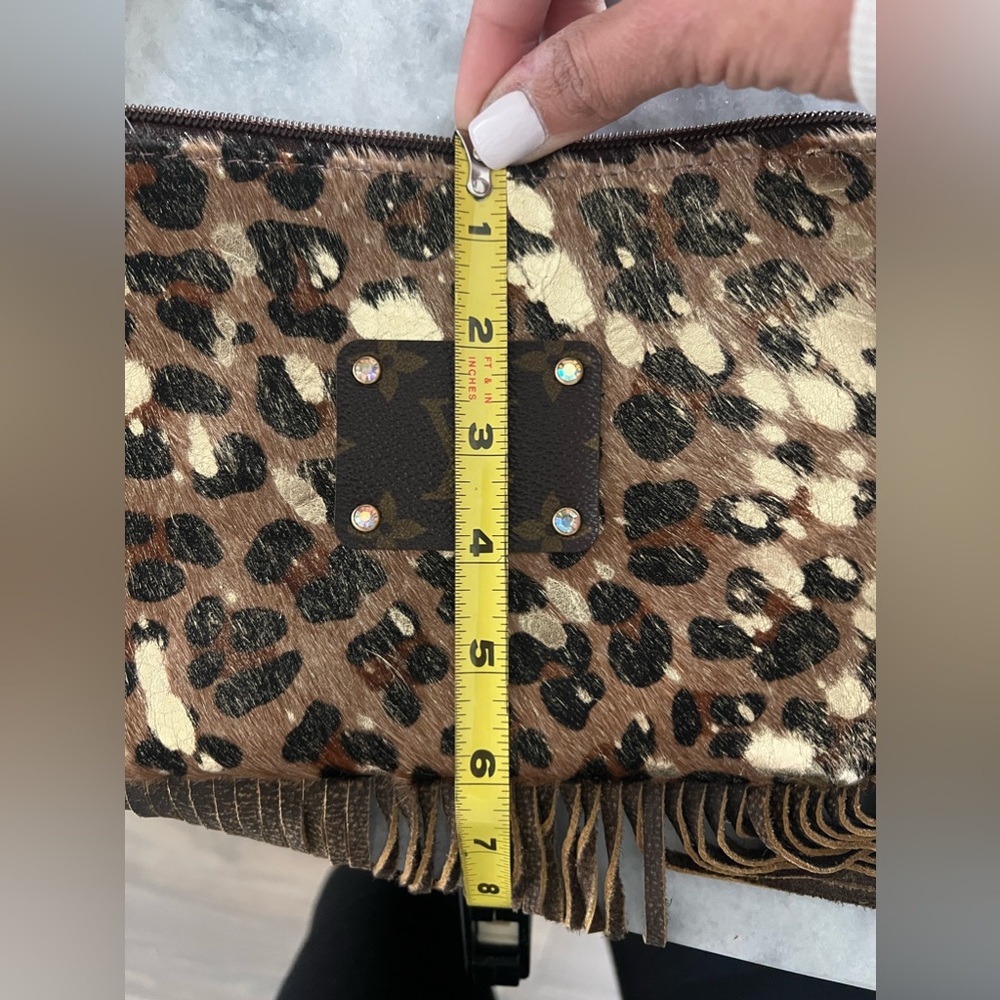 Unique leather crossbody bag. - Picture 2 of 4